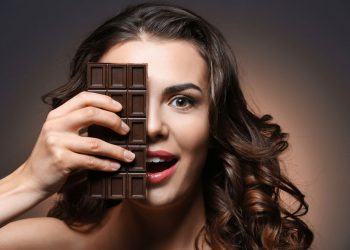 7 Health Benefits of Regularly consuming Dark Chocolates
