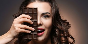 7 Health Benefits of Regularly consuming Dark Chocolates