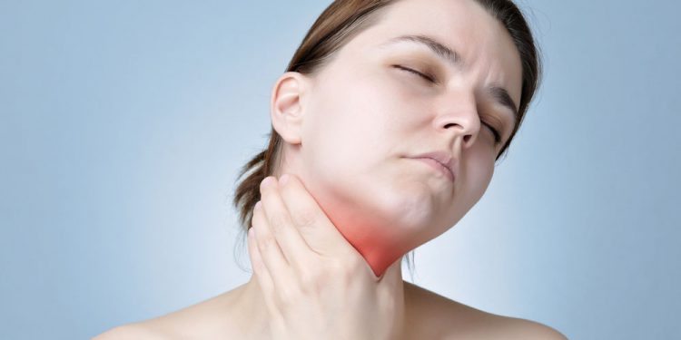 9 Simple Laryngitis Remedies You Can Try At Home